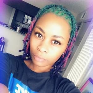 Meet your Posher, Alexia